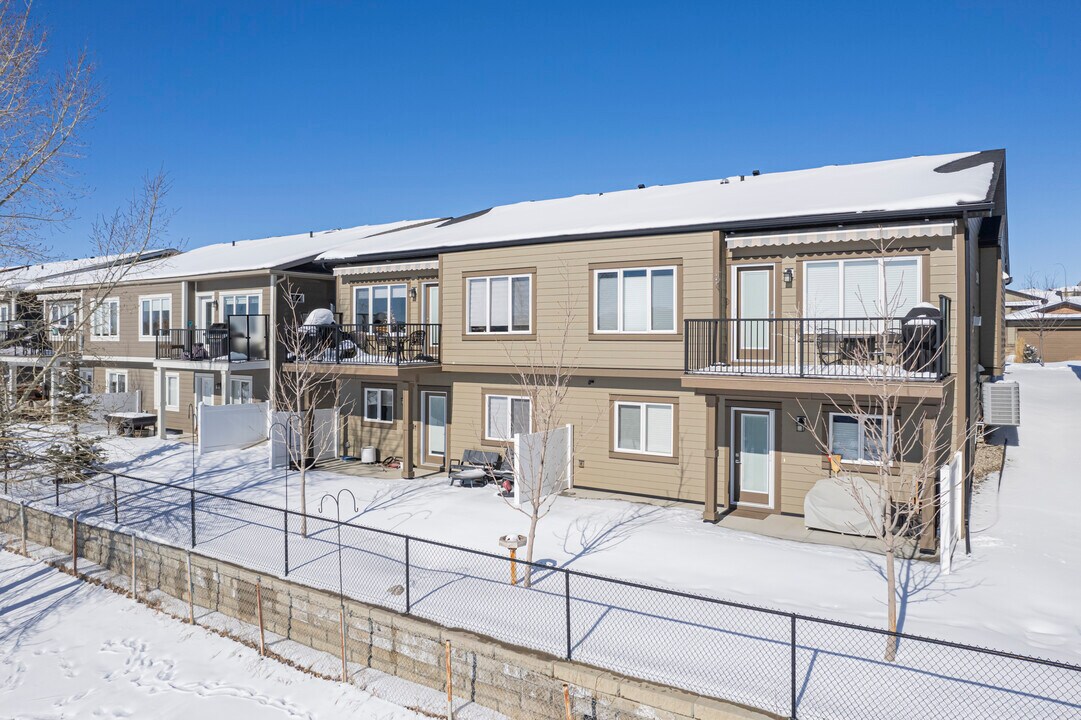 12 Sierra Morena SW in Calgary, AB - Building Photo