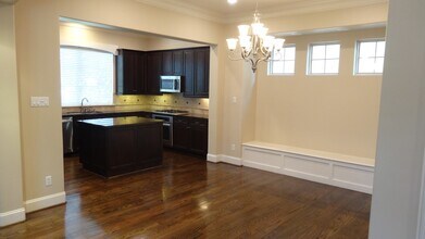 2101 Elmen St in Houston, TX - Building Photo - Building Photo