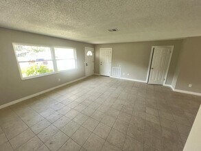 6143 Alderwood St in Spring Hill, FL - Building Photo - Building Photo
