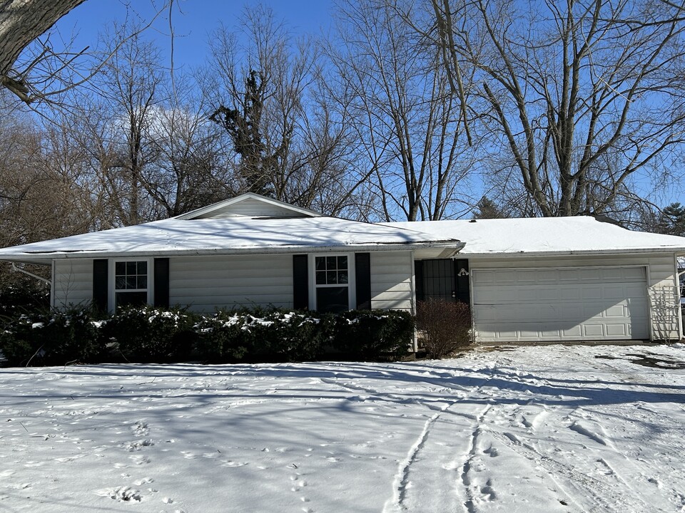 1605 Skyline Dr in Danville, IL - Building Photo