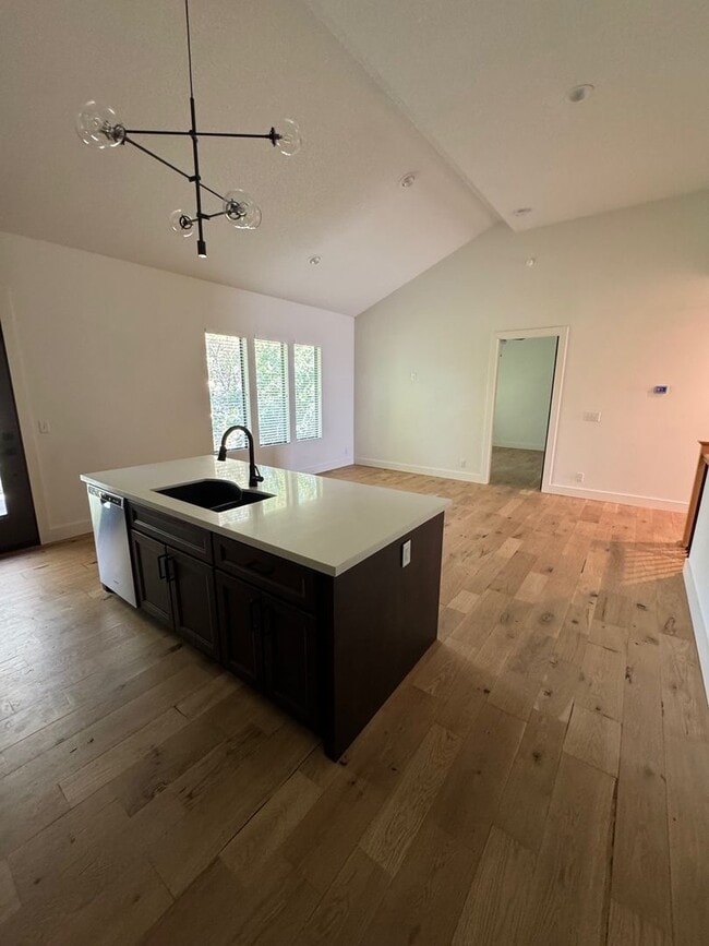 100-102 E Maplewood Ln in Raymore, MO - Building Photo - Building Photo