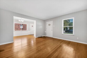 7116 Clayton Rd in Clayton, MO - Building Photo - Building Photo