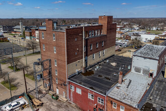 Old Theatre Apartments in Alliance, OH - Foto de edificio - Building Photo