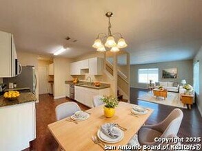 6734 Honeyridge Ln in San Antonio, TX - Building Photo - Building Photo