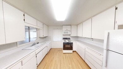 642 W Ave L in Calimesa, CA - Building Photo - Building Photo