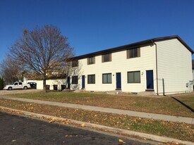 909 13th Ave S, Unit D in Onalaska, WI - Building Photo