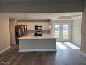 2516 NW 9th Ave in Cape Coral, FL - Building Photo - Building Photo
