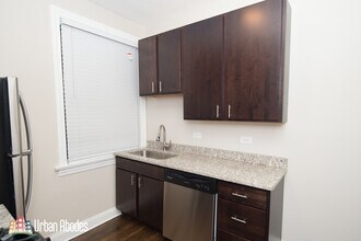 525 W Barry Ave in Chicago, IL - Building Photo - Building Photo