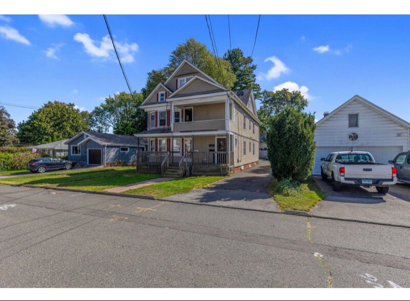 14 St Lawrence St in Manchester, CT - Foto de edificio