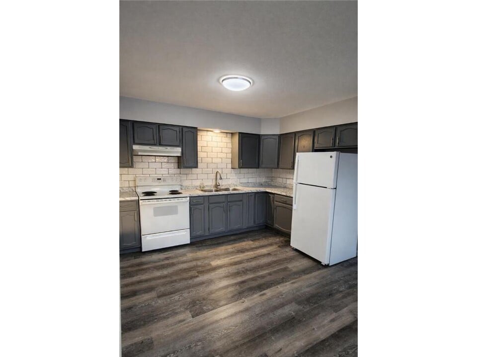 114 Lake Ave S in Spicer, MN - Building Photo