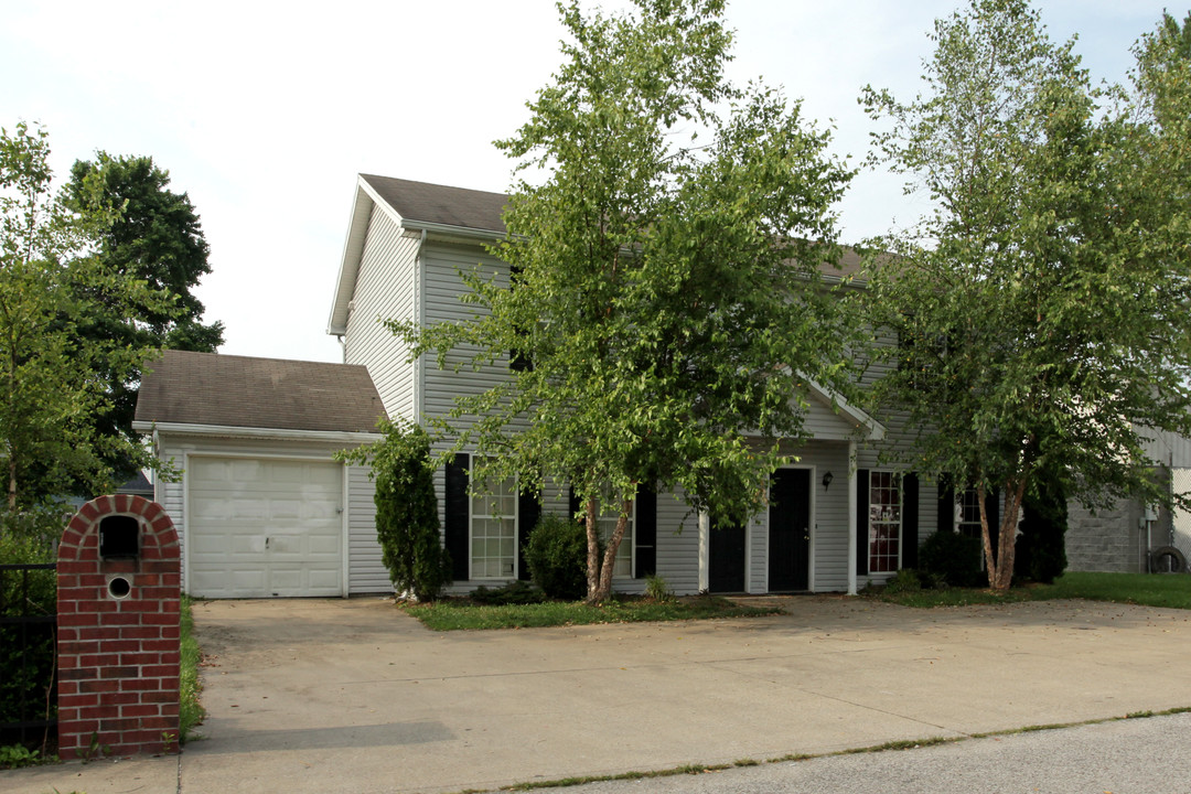 Hickory Vale Village in New Albany, IN - Building Photo