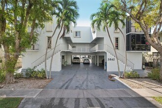 3862 NE 171 St, Unit E in North Miami Beach, FL - Building Photo - Building Photo
