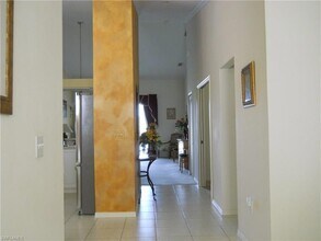 500 Robin Hood Cir, Unit 202 in Naples, FL - Building Photo - Building Photo