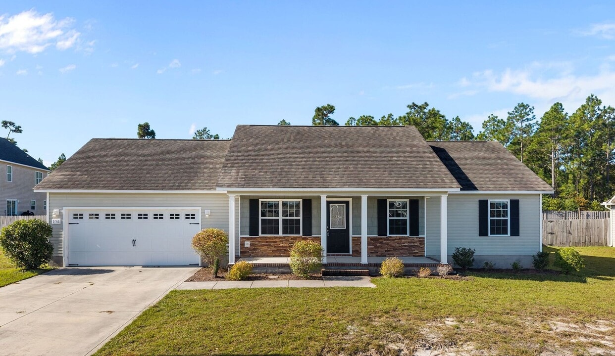 156 Rosemary Ave in Hubert, NC - Building Photo