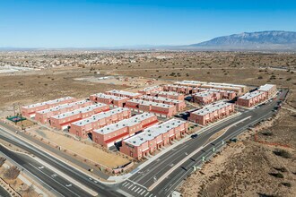 Via Verde in Albuquerque, NM - Foto de edificio - Building Photo