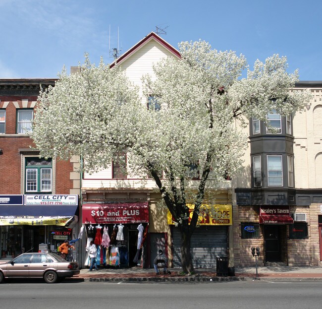 191-193 Main St in Orange, NJ - Building Photo - Building Photo