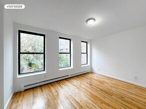 372 Manhattan Ave in New York, NY - Building Photo - Building Photo