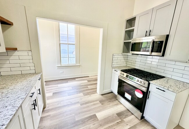 1121 Essex St in San Antonio, TX - Building Photo - Building Photo