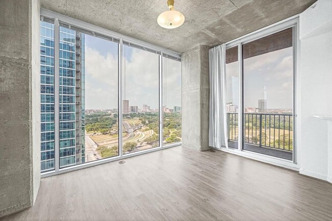 5925 Almeda Rd in Houston, TX - Building Photo - Building Photo