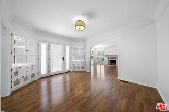 1158 S Tremaine Ave in Los Angeles, CA - Building Photo - Building Photo