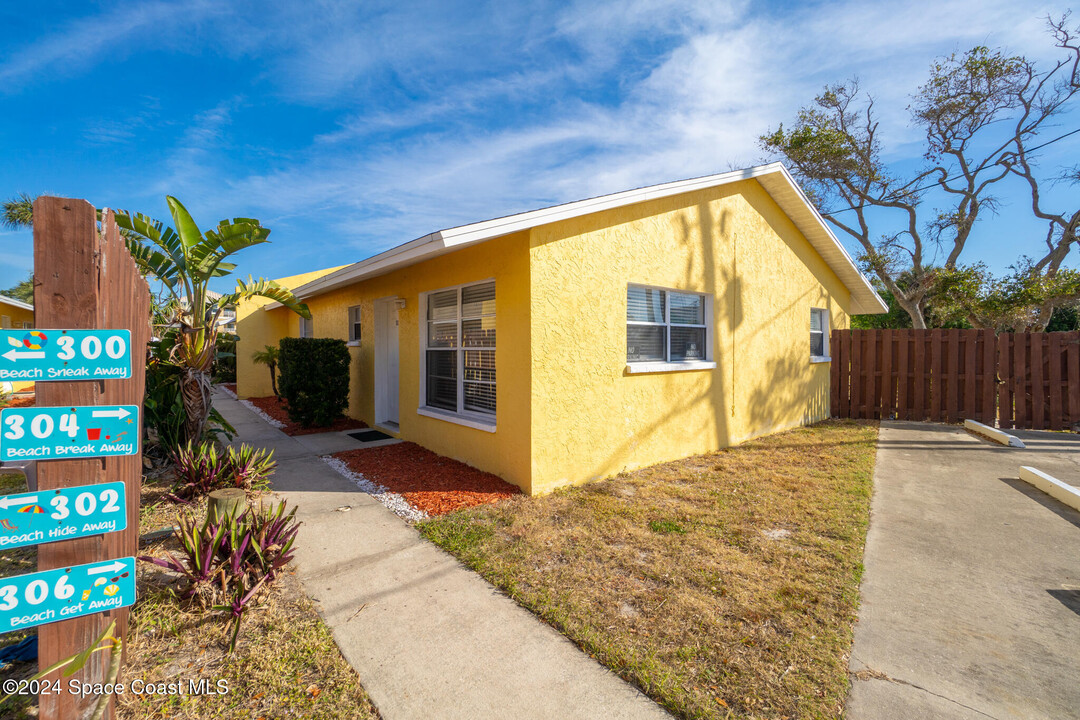 304 Arthur Ave in Cocoa Beach, FL - Building Photo