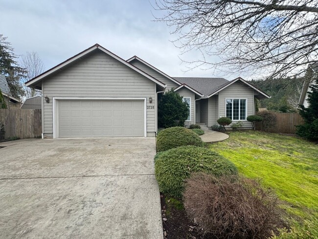 property at 2728 Golfview Ct