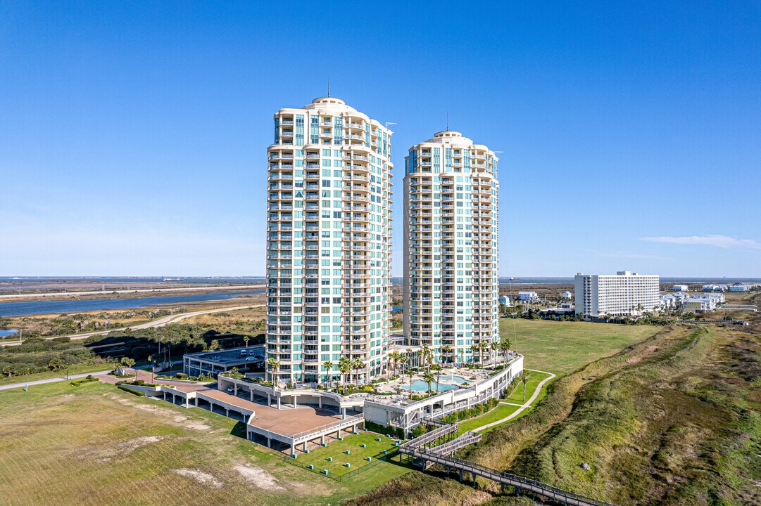 Palisade Palms in Galveston, TX - Building Photo