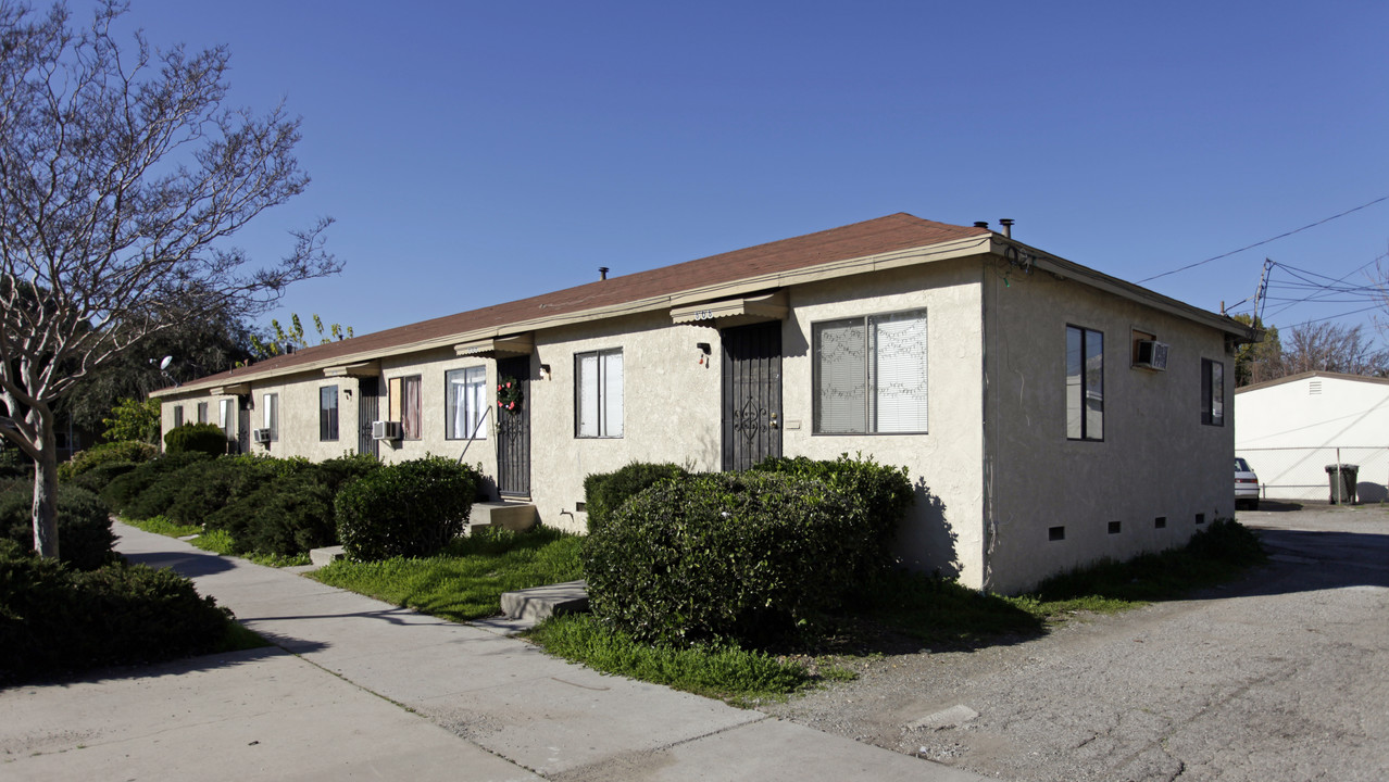 606 W Vesta St in Ontario, CA - Foto de edificio