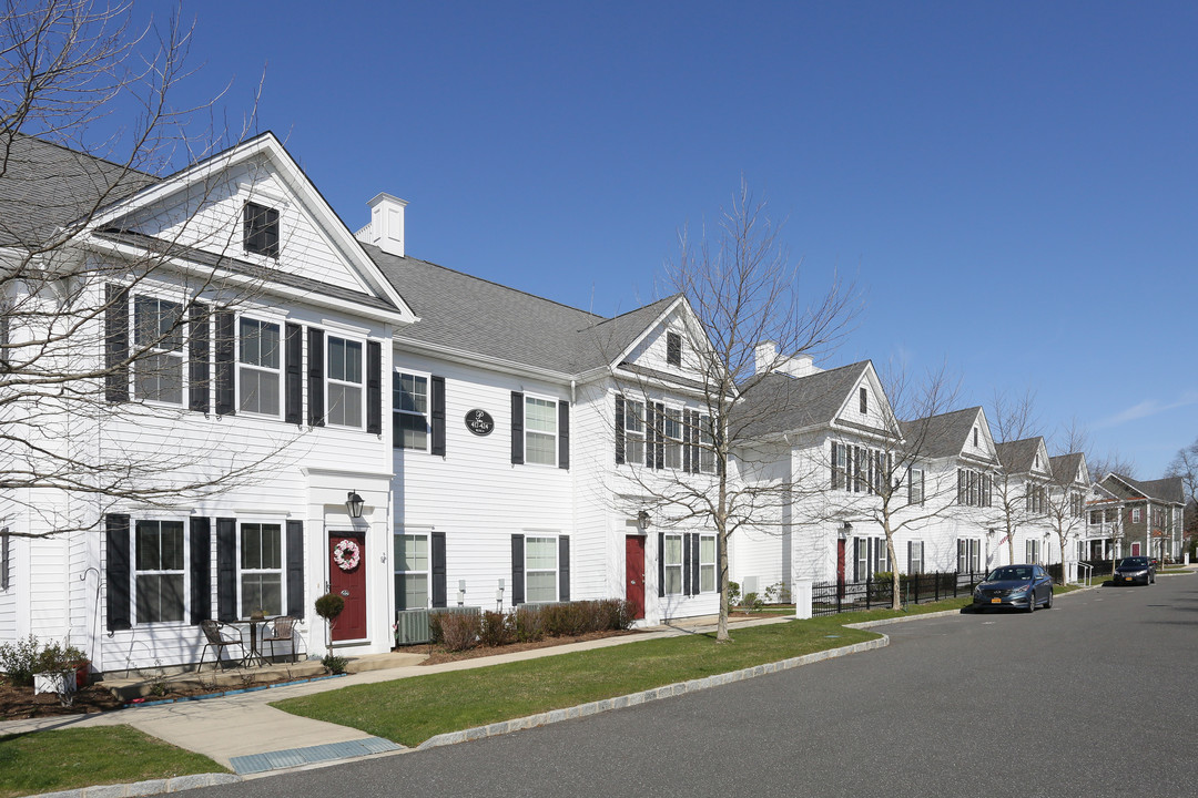 Providence on the Park in Islip Terrace, NY - Building Photo