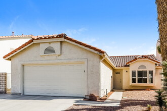 8340 Marcasel Dr in Las Vegas, NV - Building Photo - Building Photo