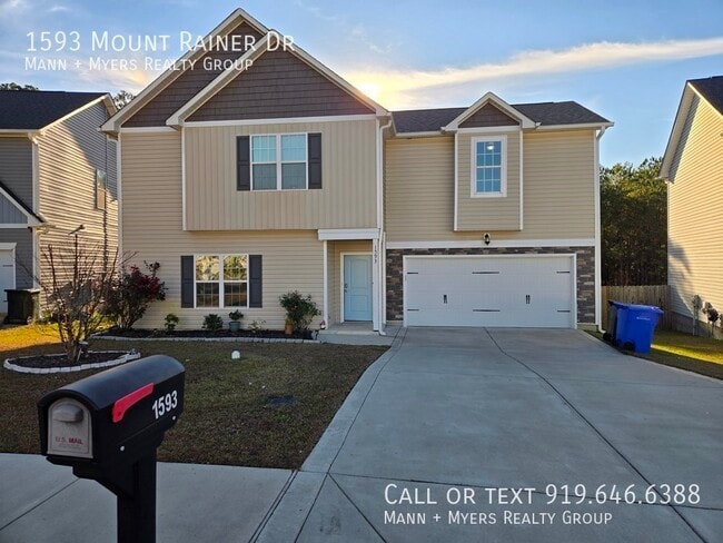 1593 Mount Rainer Dr in Fayetteville, NC - Building Photo - Building Photo