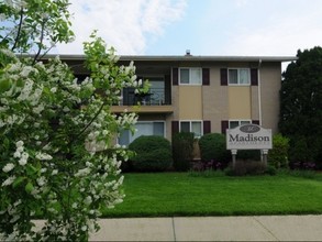 Madison Apartments in Lansing, MI - Building Photo - Building Photo