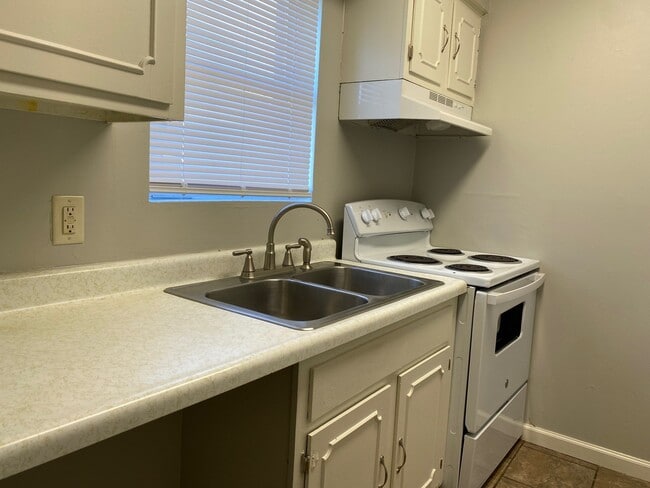 25 Rossfield Cv, Unit L in Jackson, TN - Building Photo - Building Photo