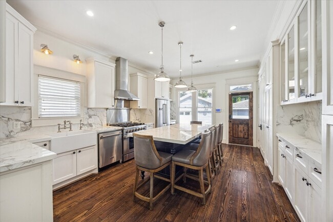property at 2906 Houston Ave