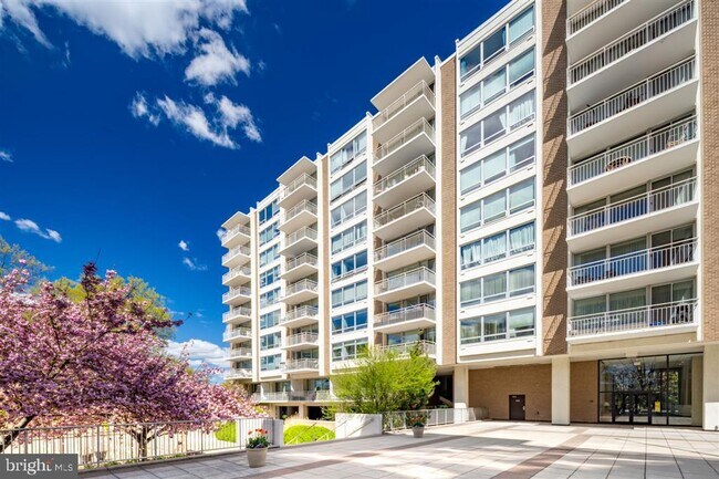 1425 4th St SW in Washington, DC - Building Photo - Building Photo