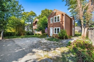 46 Thurston Ave in Newport, RI - Building Photo - Building Photo