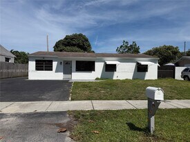 1740 SW 47th Ave in Fort Lauderdale, FL - Building Photo