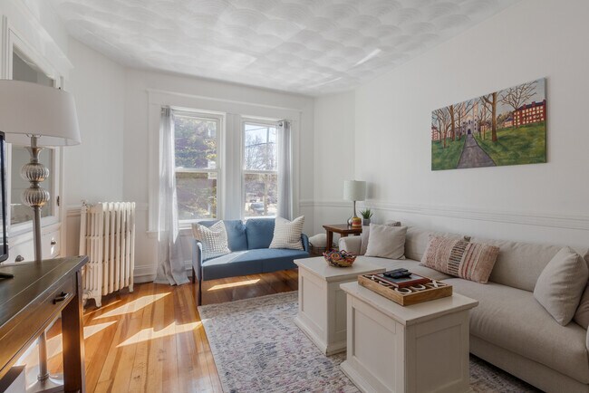 93 Beacon St, Unit 3 in Somerville, MA - Building Photo - Building Photo