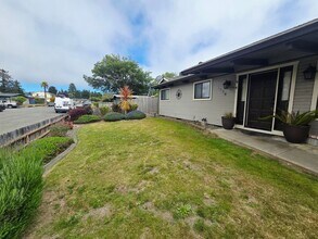 1238 Fernwood Dr in Mckinleyville, CA - Building Photo - Building Photo
