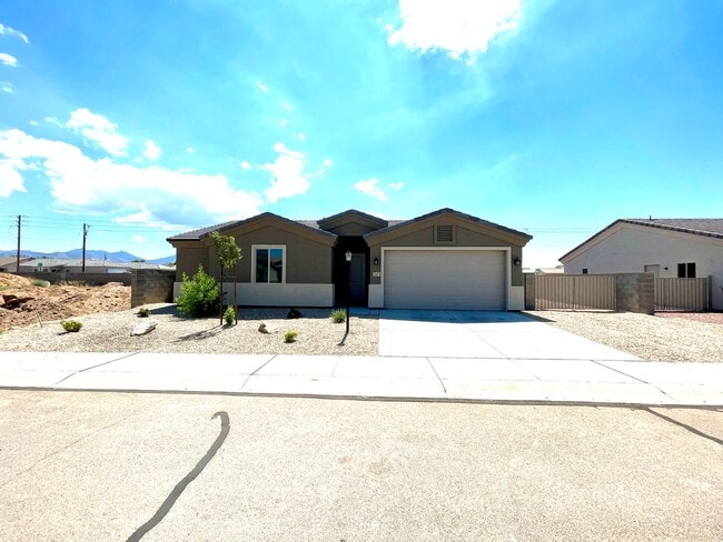 2478 Weatherwood Way in Kingman, AZ - Building Photo - Building Photo