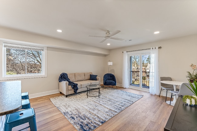 10 E 5th St