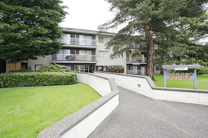 Sussex Place Apartments in Langley, BC - Building Photo