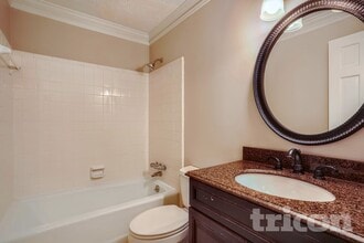 2360 Kimbrough Ct in Atlanta, GA - Foto de edificio - Building Photo