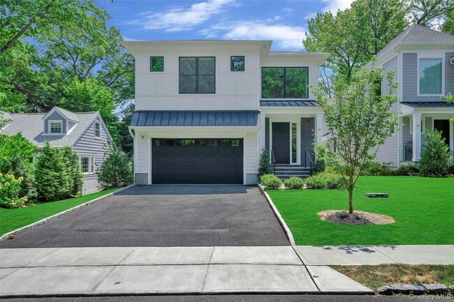 65 Myrtle Blvd in Larchmont, NY - Building Photo - Building Photo