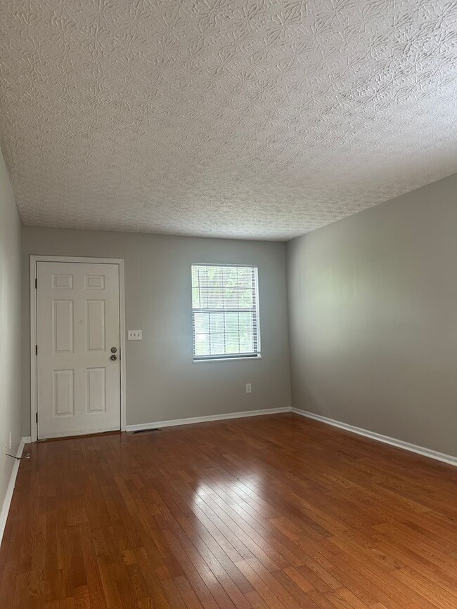 8019 Worthington Lake Dr in Westerville, OH - Building Photo - Building Photo