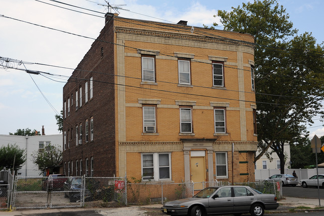 187 Berkeley Ave in Newark, NJ - Foto de edificio - Building Photo