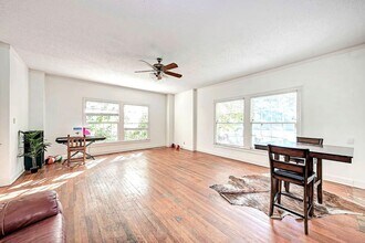 1919 Robbins Pl in Austin, TX - Building Photo - Building Photo