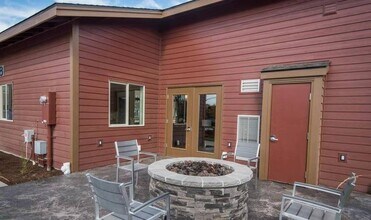 Bellevue Crossing Apartments in Bend, OR - Building Photo - Interior Photo