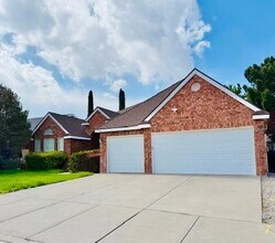 8420 Ashton Pl NE in Albuquerque, NM - Building Photo - Building Photo