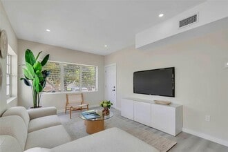 1856 SW 22nd Terrace in Miami, FL - Foto de edificio - Building Photo